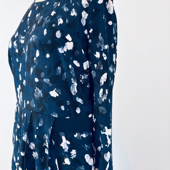 Club Monaco SILK long sleeve dress - Picture 8 of 13